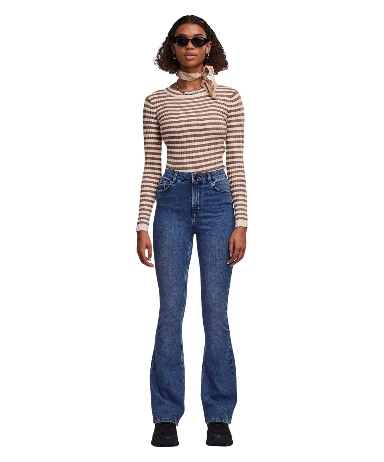 Pieces Peggy Jeans Flared in Stonewash mit hohem Bund