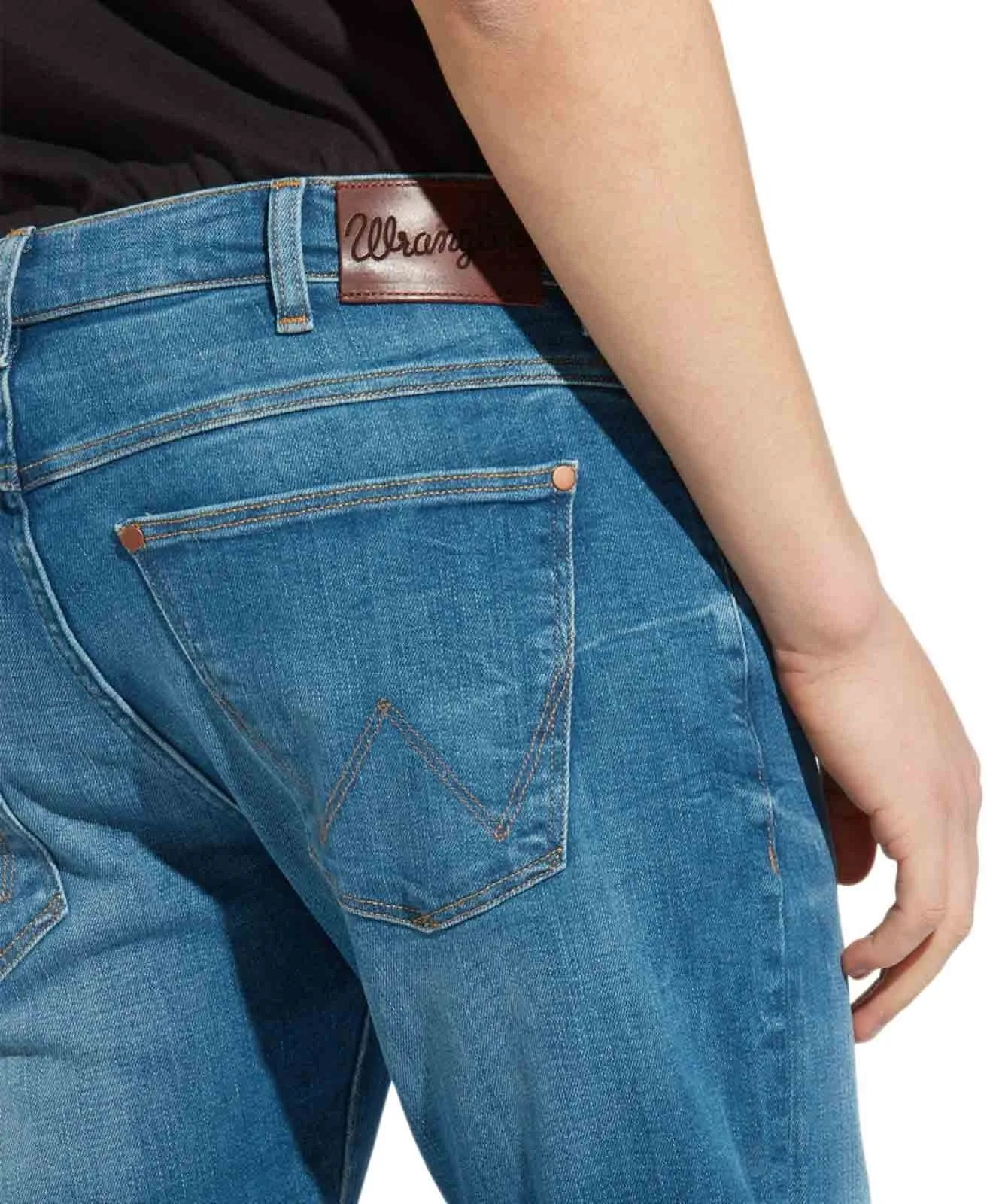 Herren Jeans Larsten von Wrangler in Far Green