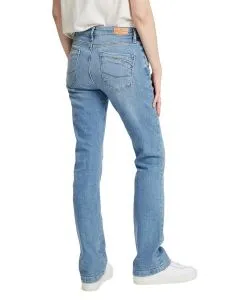 Cross Jeans Lauren in Hellblau mit ausgestelltem Bein