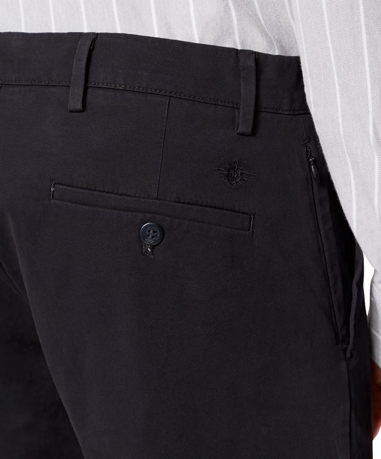 Herren Hose Alpha Chino von Dockers in Black