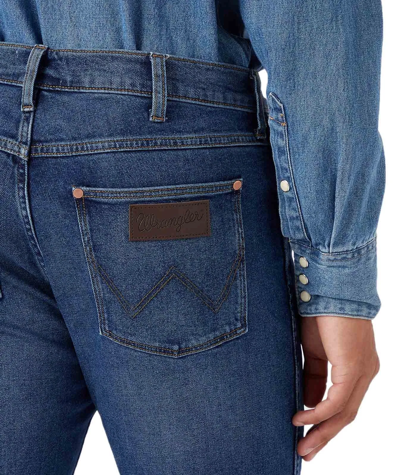 Herren Jeans Larsten von Wrangler in The Rock