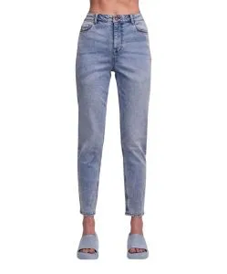 Pieces Kesia Mom Jeans mit hohem Bund in Hellblau