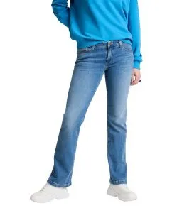 Cross Lauren Jeans in Hellblau mit ausgestelltem Bein