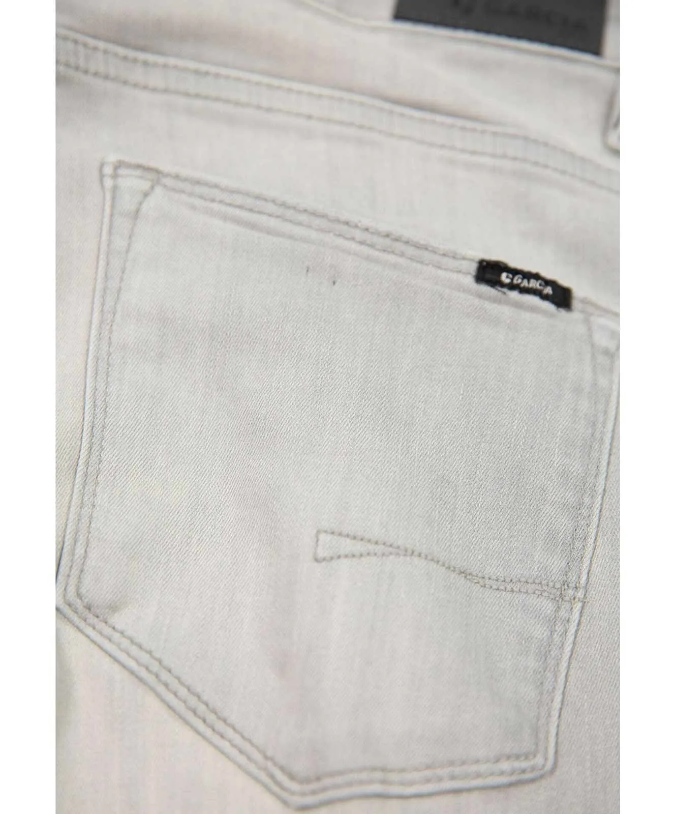Damen Jeans Celia 244 von Garcia in Smoke Denim - Medium Used