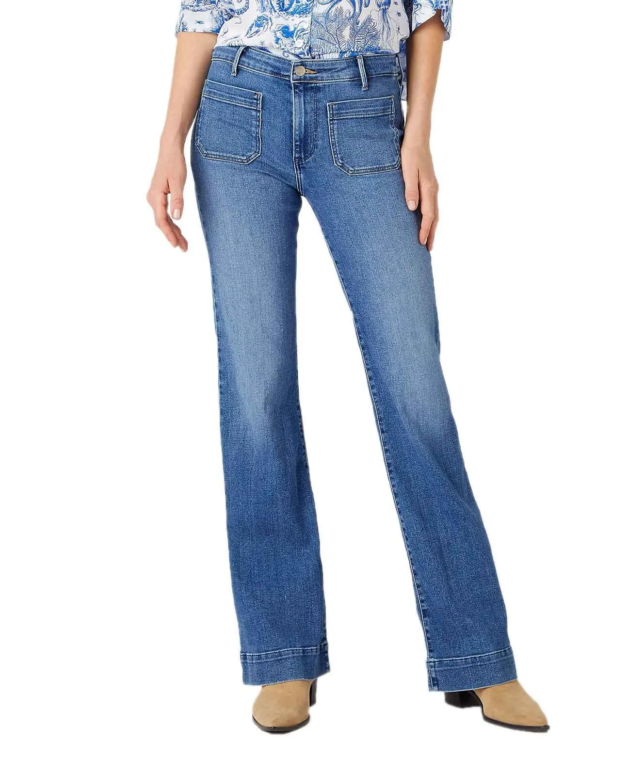 Wrangler Flare Jeans mit High Waist in Mittelblau