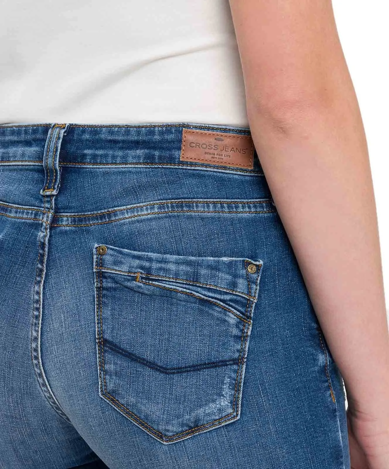 Damen Jeans Lauren von Cross in Mid Blue Scratched