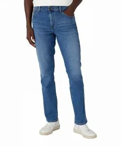 Wrangler Texas Slim Jeans in mittelblauer Maverik Waschung