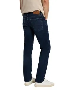 CROSS Jeans Damien in dunkler Waschung mit Slim Fit