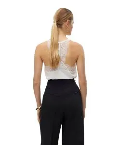 Vero Moda Spitzentop Ana mit V-Ausschnitt in Weiß