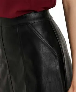 Vero Moda Minirock Sylvia aus schwarzem Kunstleder 