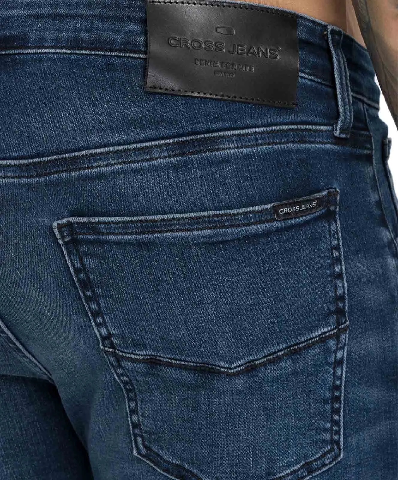 Herren Jeans Damien von Cross in Dark Blue Crincle