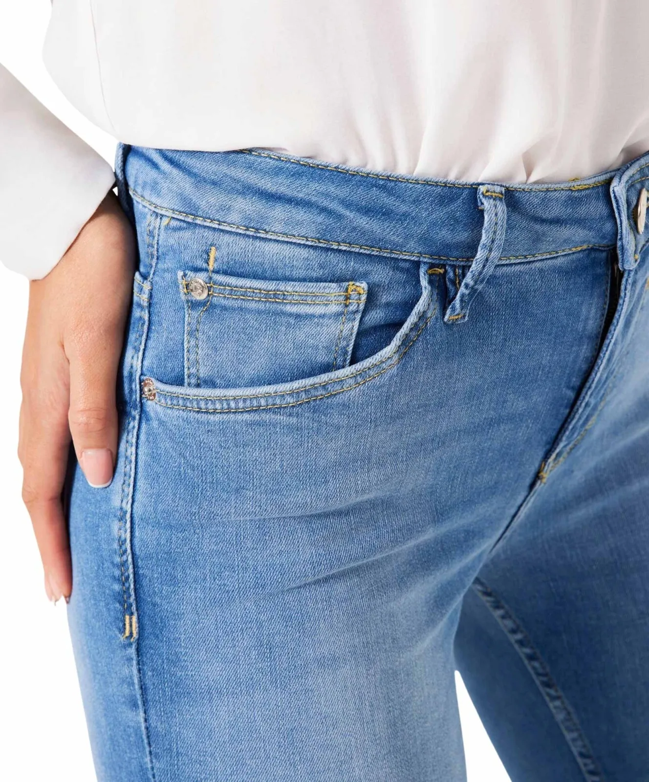 Damen Jeans Celia 244 von Garcia in Medium Used