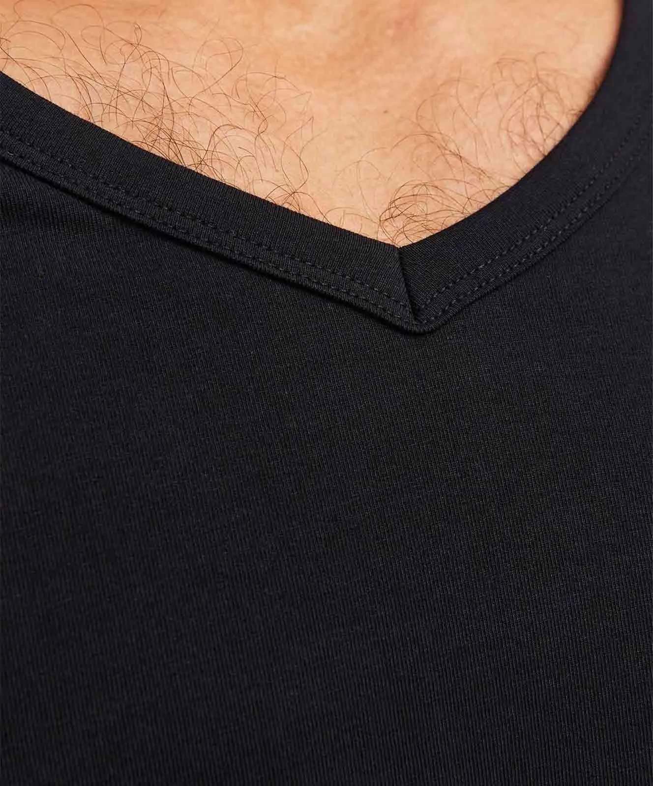 Herren Shirt Basic V-Neck Tee von Jack & Jones in Black