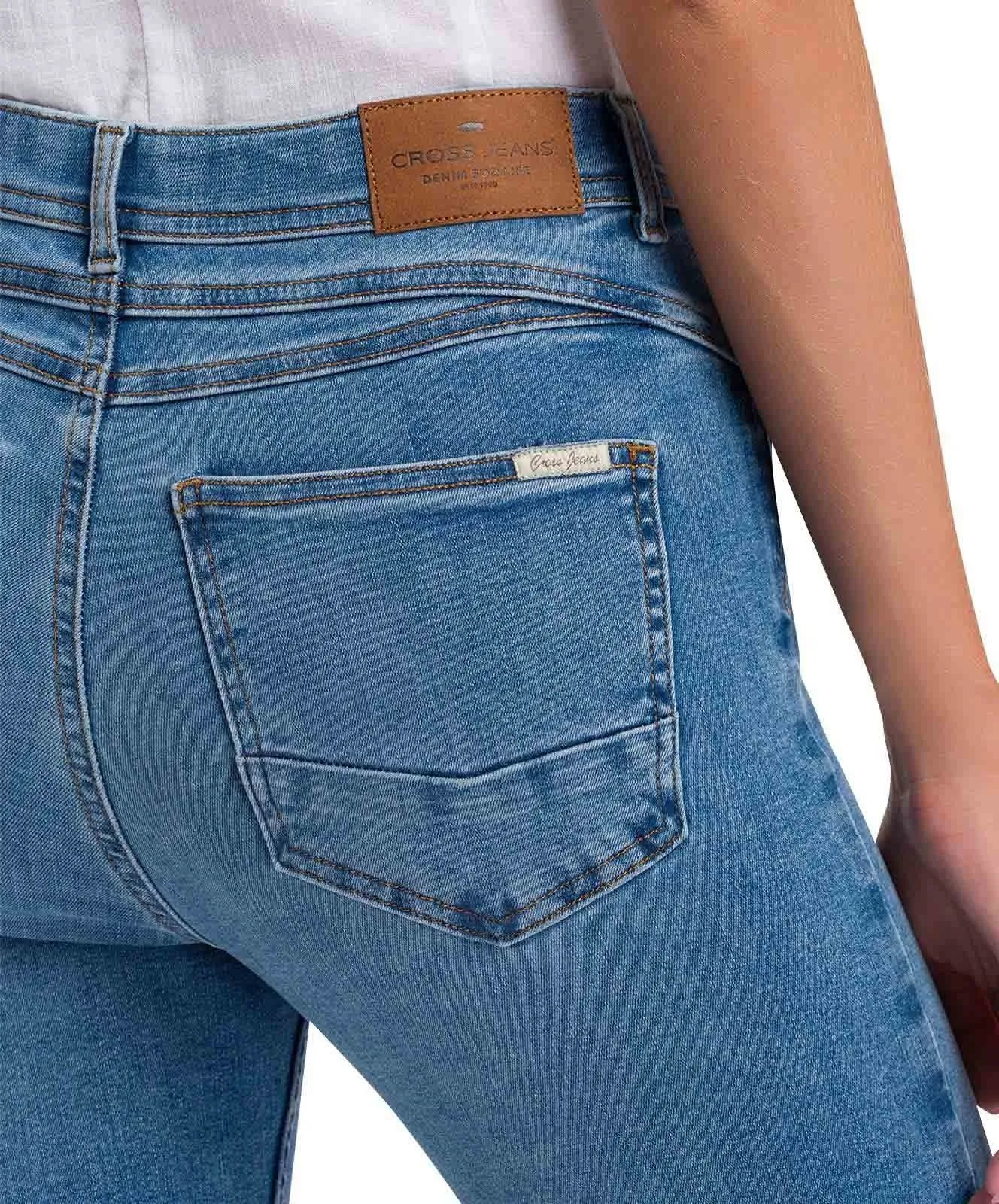 Damen Jeans Judy von Cross in Mid Blue Washed