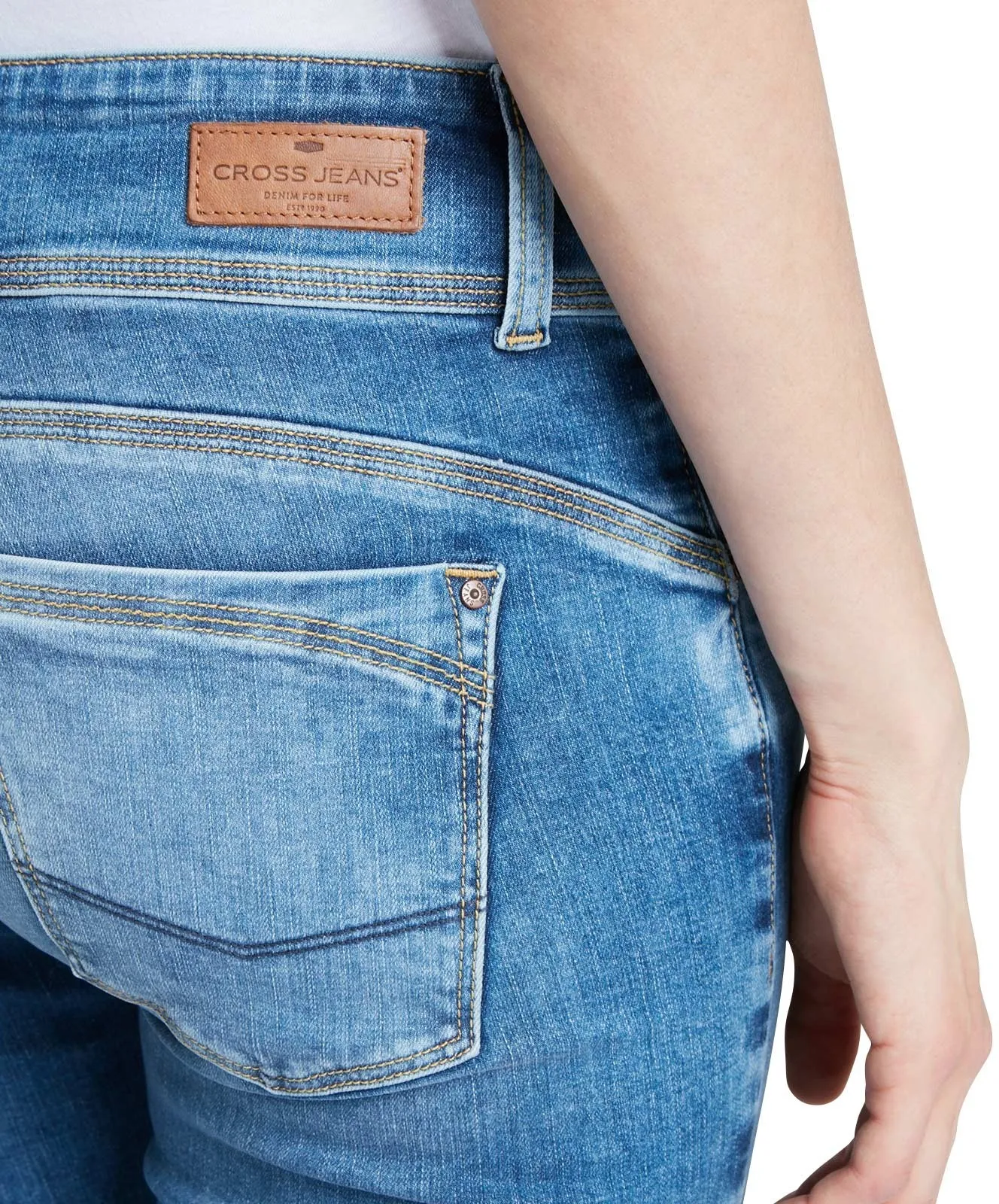 Damen Jeans Loie von Cross in Medium Blue