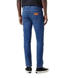 Wrangler Larston Jeans Tapered Fit aus blauem Stretch Denim 