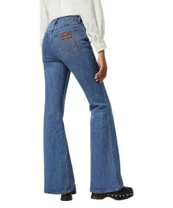 Wrangler Flared Jeans Fierce in Meadow