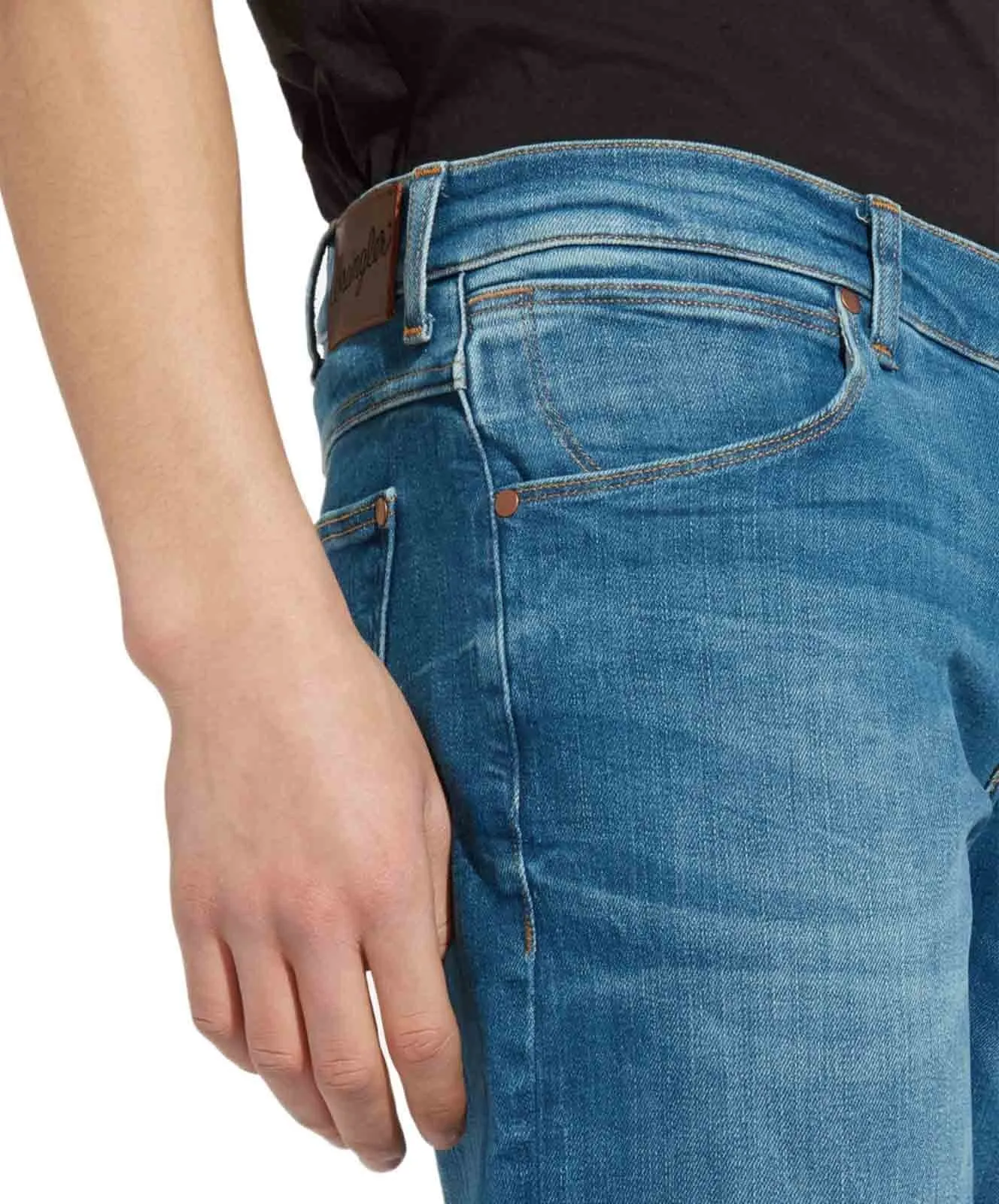 Herren Jeans Larsten von Wrangler in Far Green