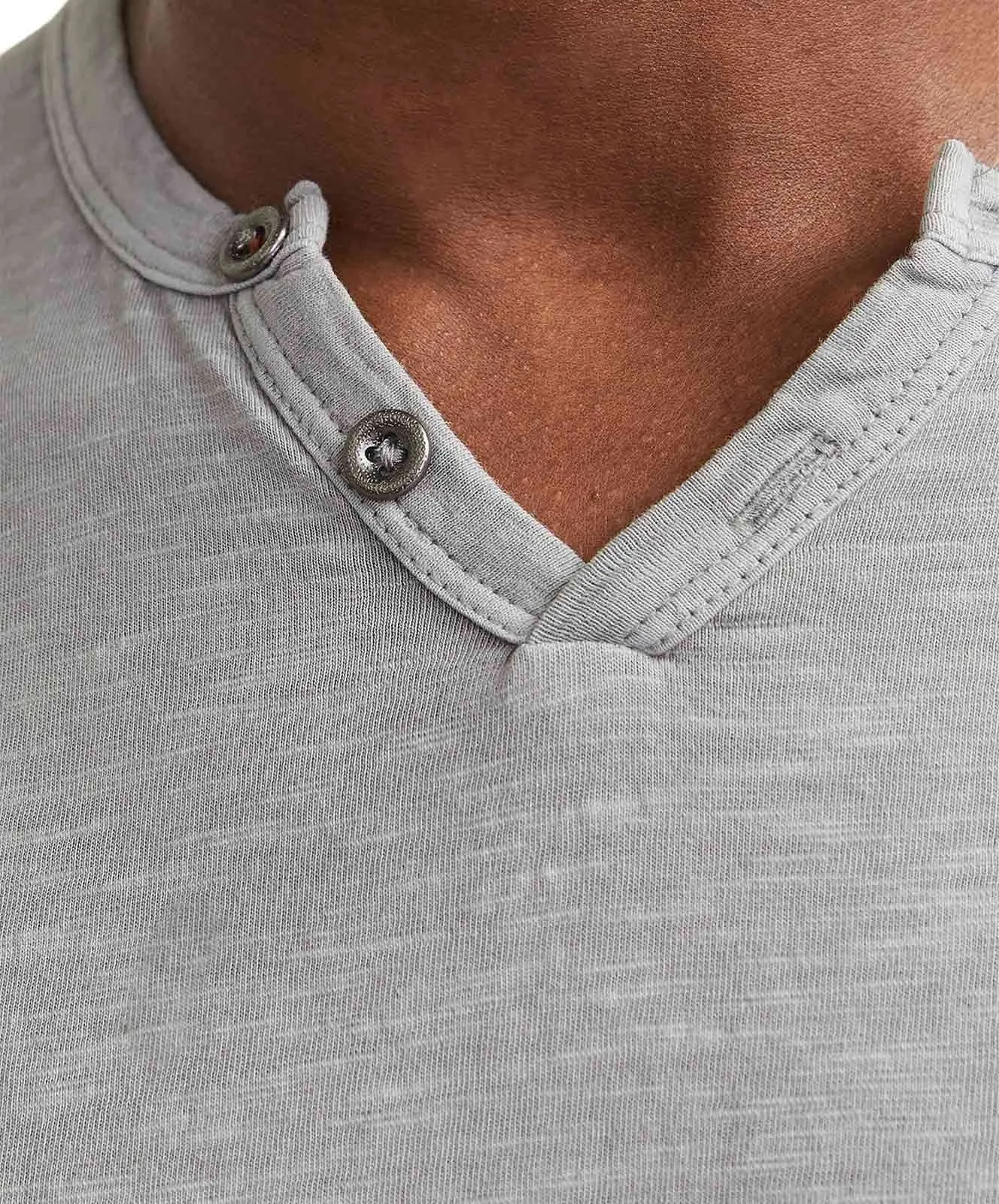 Herren Shirt Split Neck Tee von Jack & Jones in Ultimate Grey