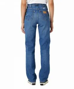 Wrangler Mom Jeans Straight Leg in Smoke Sea