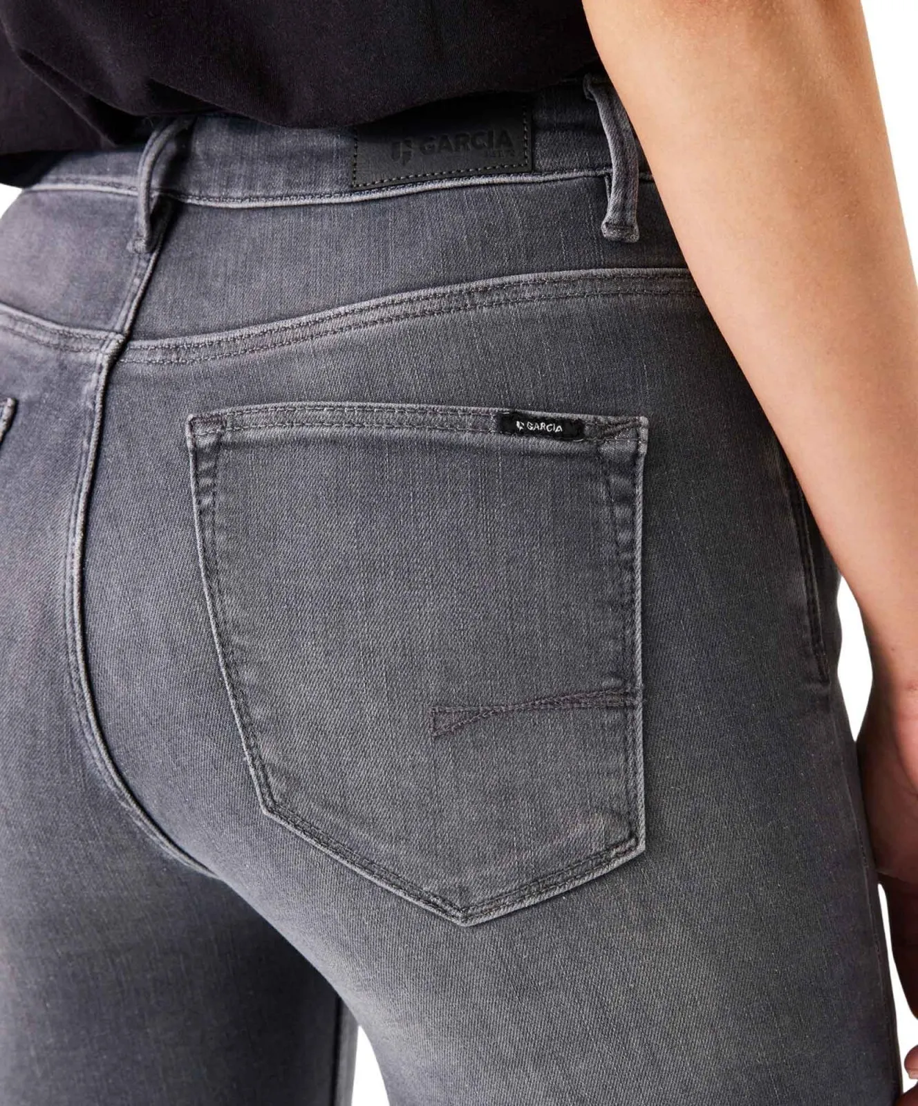 Damen Jeans Celia 244 von Garcia in Medium Used
