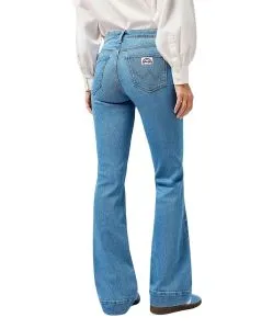 Wrangler Flare Jeans in Velvet Sky mit High Waist