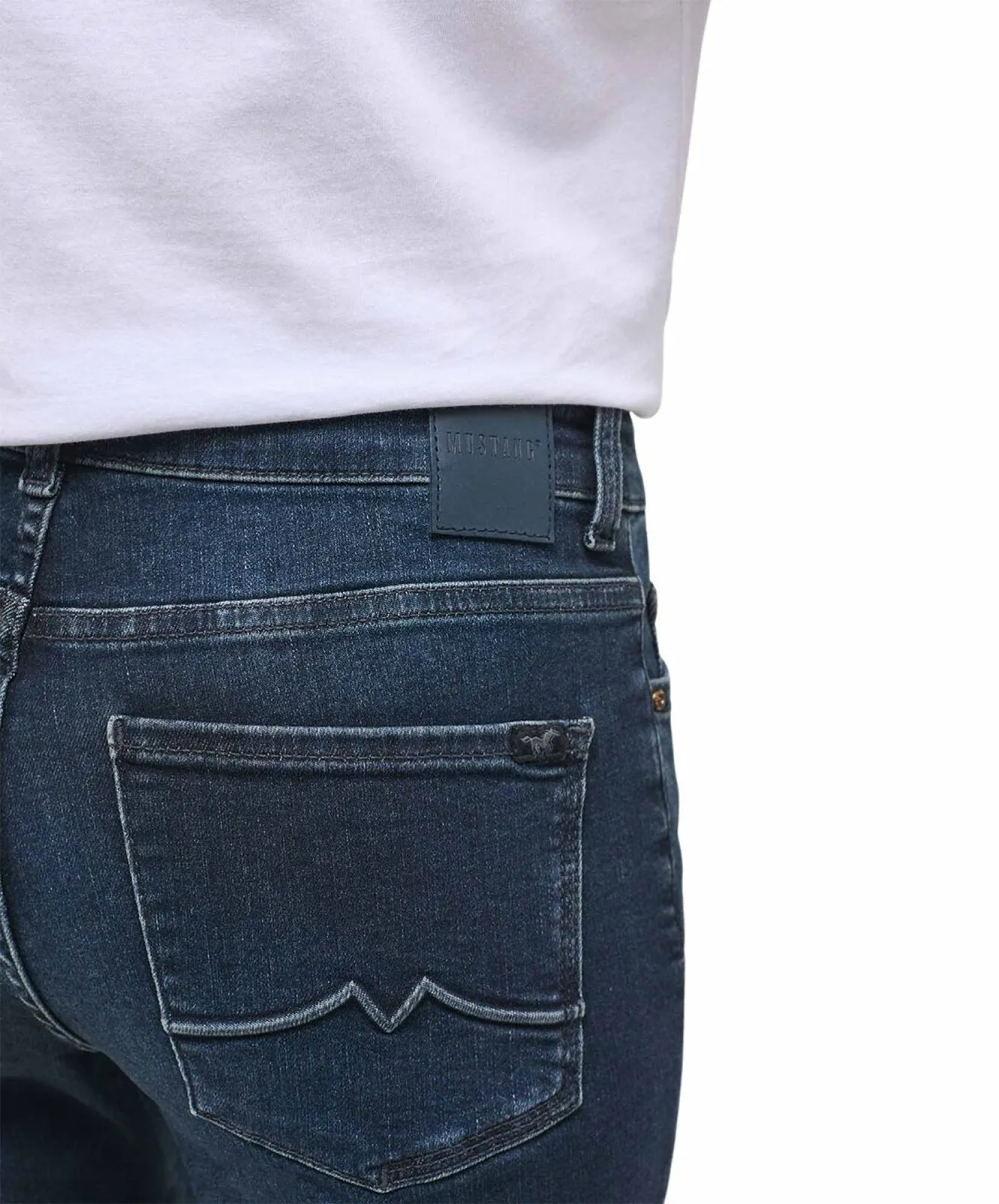 Damen Jeans Crosby Relaxed Straight von Mustang in Blauschwarz