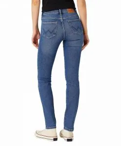 Wrangler Body Bespoke Slim fit Jeans in Mittelblau