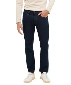 Mustang Tramper Jeans mit Straight Fit in dunkler Färbung