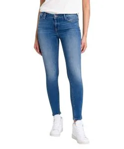 Cross Jeans Giselle mit verkürzter Beinlänge in Mittelblau 